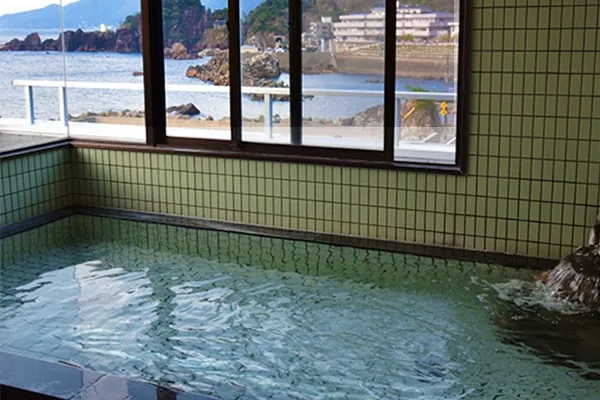海を望む展望大浴場